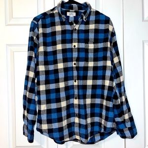 Croft and barrow blue, black and white flannel shirt with pocket